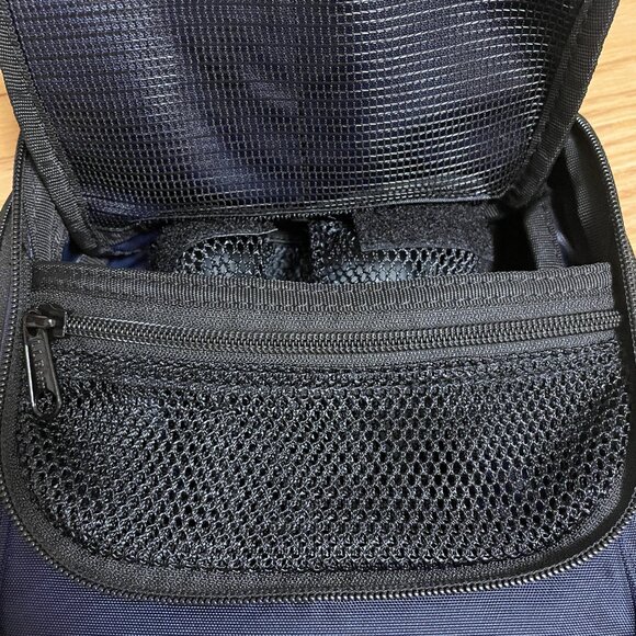 L.L. Bean travel toiletry bag - Picture 5 of 7